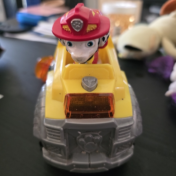 Paw Patrol Action Figures Yellow and Red Playset - Picture 1 of 5